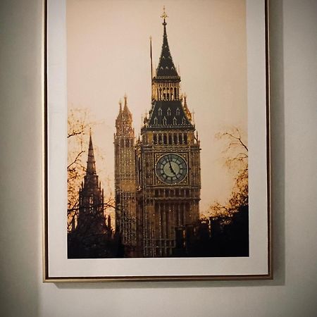 Апартаменты R3 Superking Sized Bed & 75" Tv On The Wall In Clapham Лондон Экстерьер фото