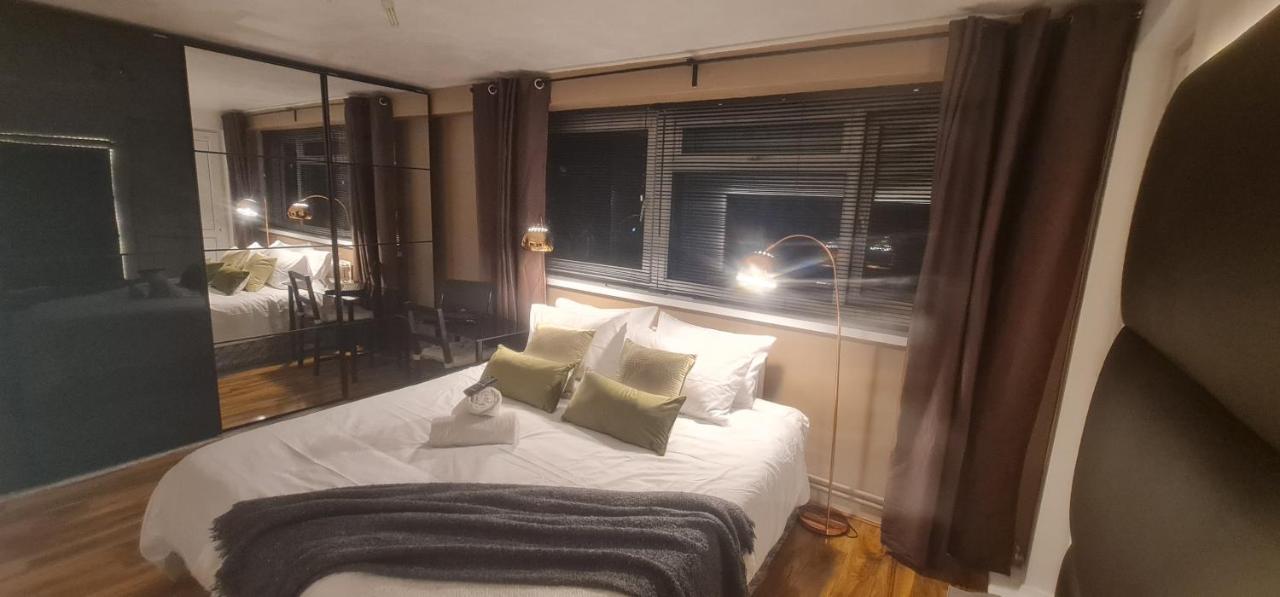 Апартаменты R3 Superking Sized Bed & 75" Tv On The Wall In Clapham Лондон Экстерьер фото
