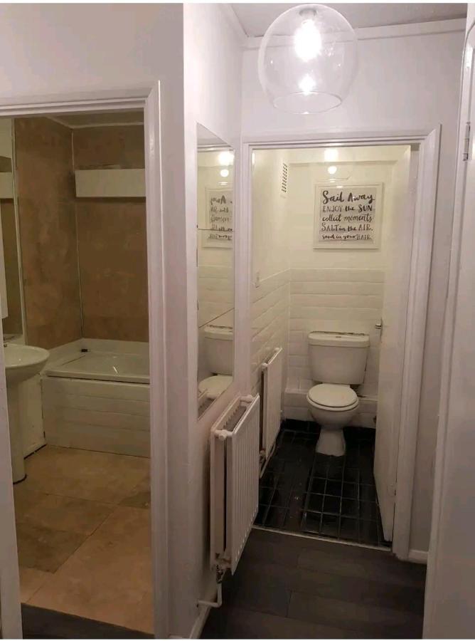 Апартаменты R3 Superking Sized Bed & 75" Tv On The Wall In Clapham Лондон Экстерьер фото
