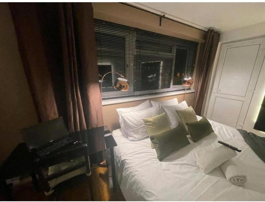 Апартаменты R3 Superking Sized Bed & 75" Tv On The Wall In Clapham Лондон Экстерьер фото